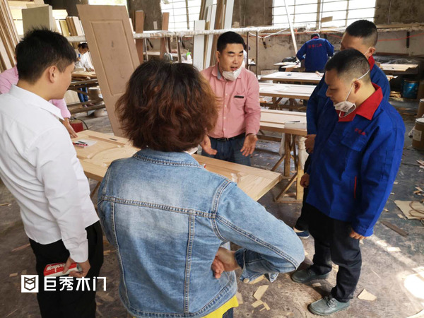 重庆巨秀木门：培养人才 紧抓市场3