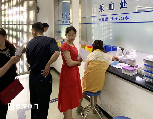 以人为本：重庆巨秀木门召集员工进行年度体检