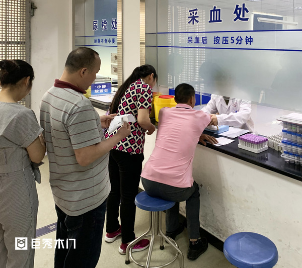 以人为本：重庆巨秀木门召集员工进行年度体检２