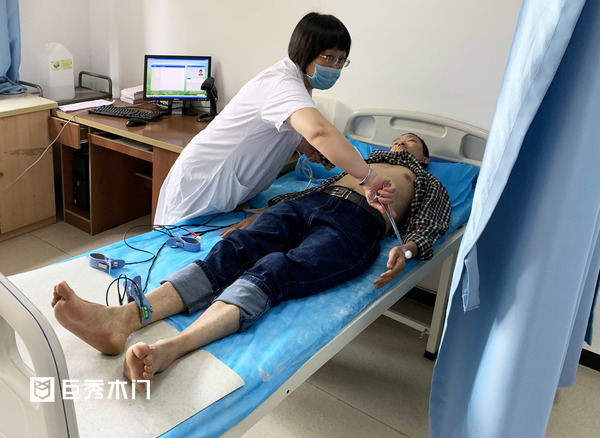 以人为本：重庆巨秀木门召集员工进行年度体检４