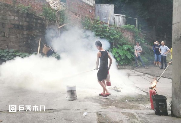 重庆巨秀木门：开展应急消防演练，树立全员防范意识
